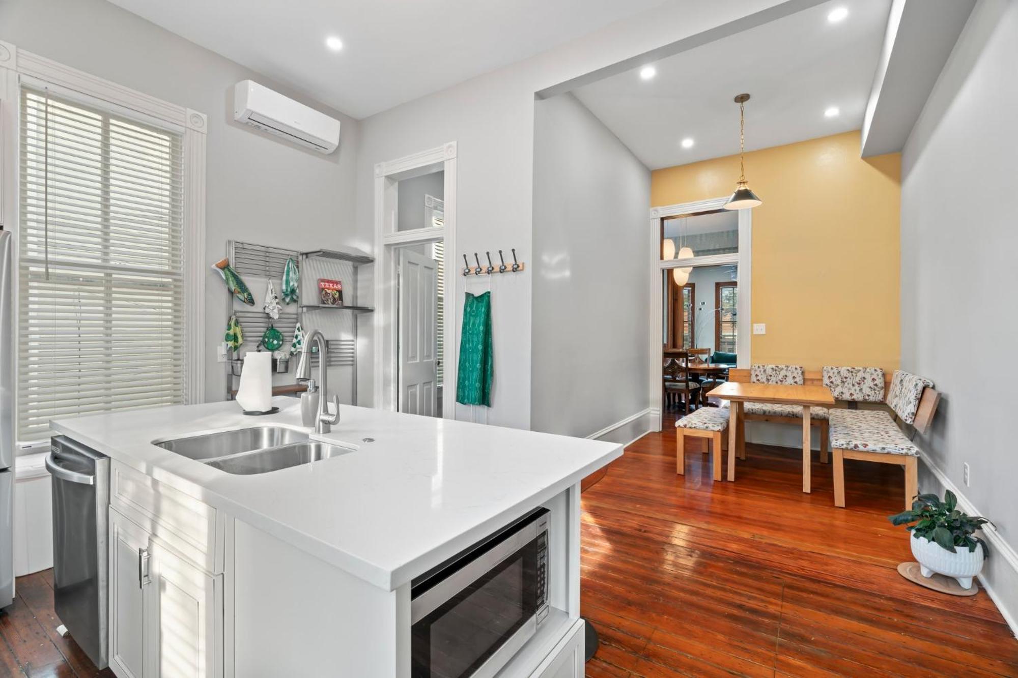 Historic Galveston Family Beach Home With 3 King Beds 외부 사진