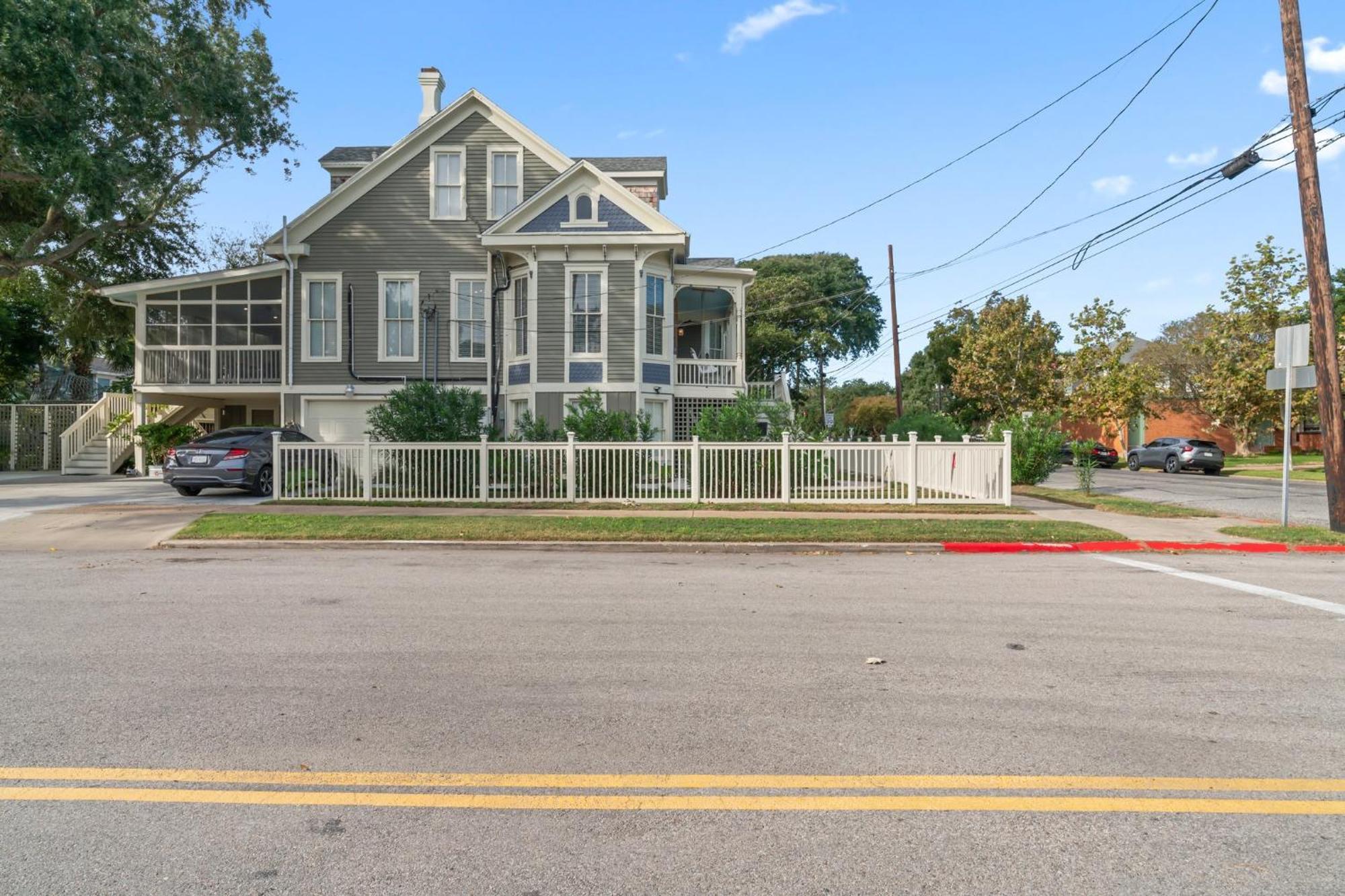 Historic Galveston Family Beach Home With 3 King Beds 외부 사진