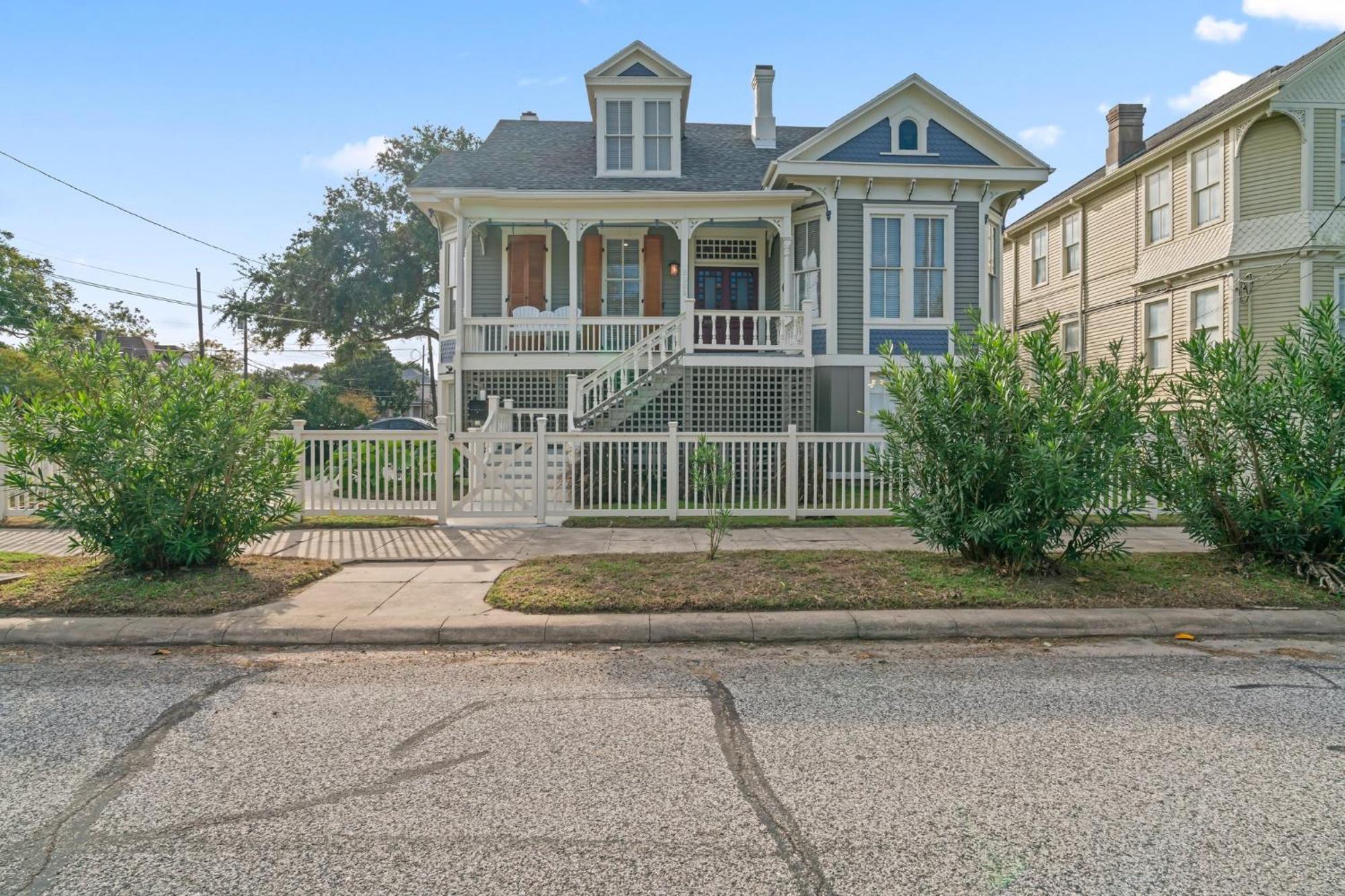 Historic Galveston Family Beach Home With 3 King Beds 외부 사진